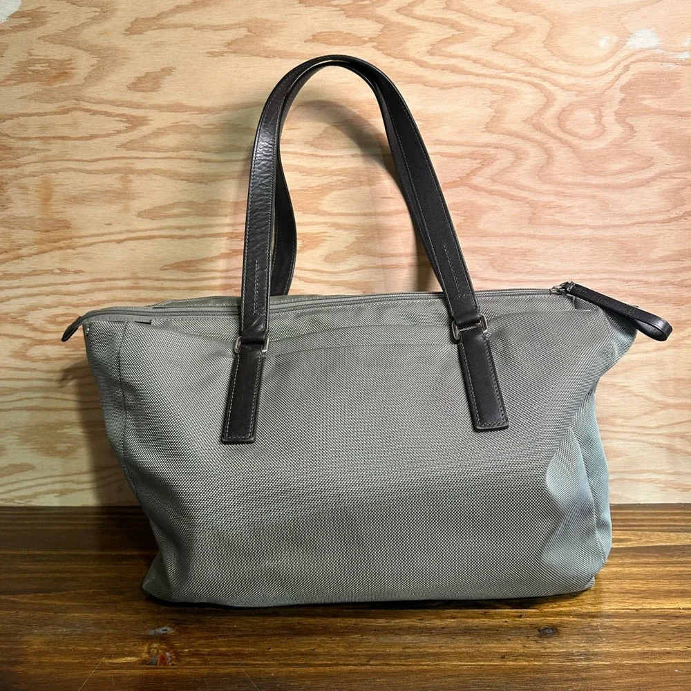 Tumi Shoulder Bag Voyageur Q-Tote Gray Ballistic Nylon Leather Trim Bag 73214BRD